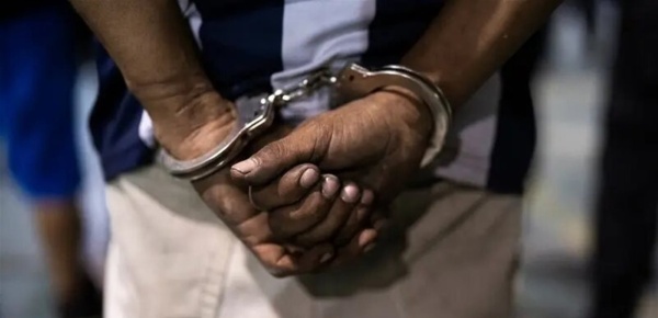 يعتقد أنها أدخلت أكثر من ألفي مهاجر إسبانيا تعلن تفكيك شبكة كبرى لتهريب البشر يعتقد أنها أدخلت أكثر من ألفي مهاجر إسبانيا تعلن تفكيك شبكة كبرى لتهريب البشر