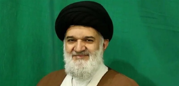 رجل دين إيراني يكشف تفاصيل مفاجئة عن مجتبى خامنئي ط رد من مكتب والده