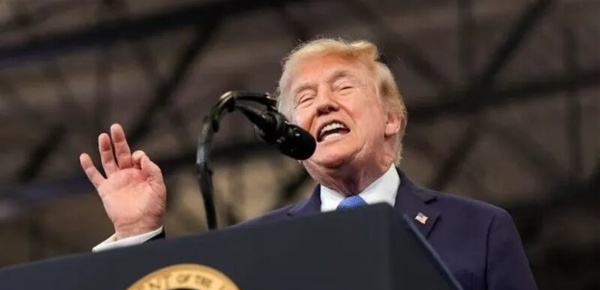 مسؤول في البيت الأبيض ترامب كان يمزح بشأن مضيق هرمز مسؤول في البيت الأبيض ترامب كان يمزح بشأن مضيق هرمز