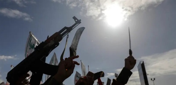 الحوثيون يطلقون 5 صواريخ باليستية باتجاه مواقع قرب باب المندب الحوثيون يطلقون 5 صواريخ باليستية باتجاه مواقع قرب باب المندب