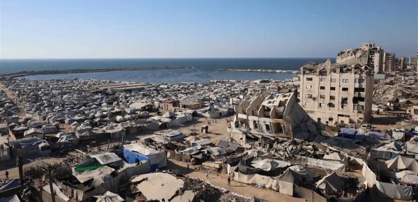 الجيش الإسرائيلي يعلن استهداف قادة من حماس في قصف على غزة