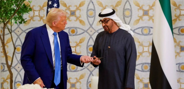 بن زايد وترامب يبحثان هاتفيا التطورات في المنطقة بن زايد وترامب يبحثان هاتفيا التطورات في المنطقة
