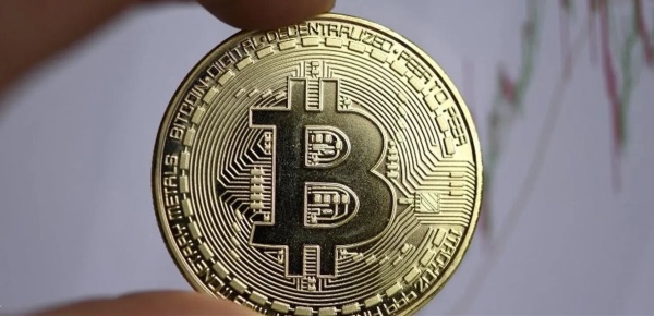 بدعم الصناديق الاستثمارية البيتكوين تقترب من 80 ألف دولار