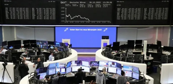 وسط تقييم لمحادثات إيران وعمان وبيانات أميركية استقرار أسهم أوروبا وسط تقييم لمحادثات إيران وعمان وبيانات أميركية استقرار أسهم أوروبا