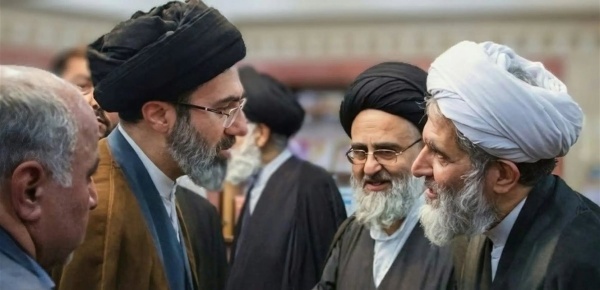 غائب عن الأنظار منذ 6 أشهر تساؤلات بشأن وضع مجتبى خامنئي الصحي غائب عن الأنظار منذ 6 أشهر تساؤلات بشأن وضع مجتبى خامنئي الصحي