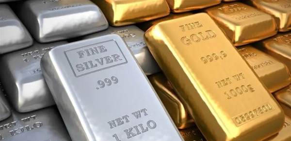 بعد تصريحات بشأن رفع الفائدة أسعار الذهب تهبط إلى أدنى مستوى منذ نحو أسبوعين بعد تصريحات بشأن رفع الفائدة أسعار الذهب تهبط إلى أدنى مستوى منذ نحو أسبوعين