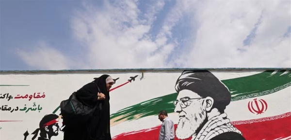 ترامب يعود إلى معادلة تغيير النظام في إيران الدبلوماسية تتعثر وواشنطن تلو ح بخيارات أكثر تصعيدا