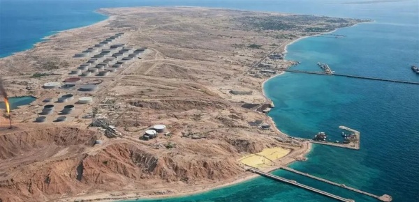 هجوم أميركي قرب جزيرة خرج استهدف ناقلة نفط إيرانية