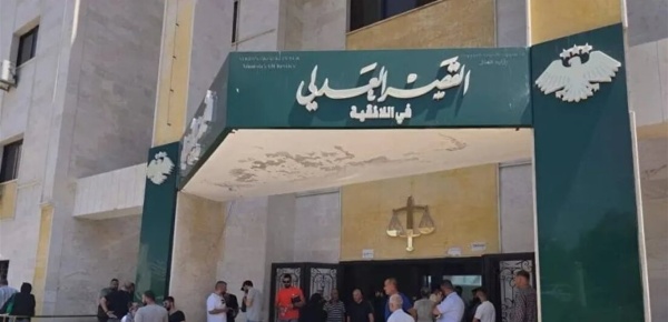 انتقاما لشقيقه رجل يقتل متهما بجريمة قتل داخل المحكمة