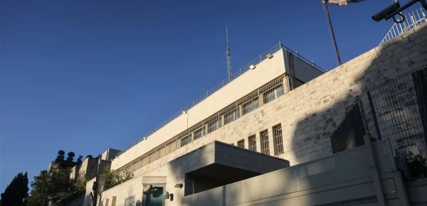 إسرائيل أبلغت القنصلية البريطانية في القدس الشرقية بوجوب إغلاقها إسرائيل أبلغت القنصلية البريطانية في القدس الشرقية بوجوب إغلاقها