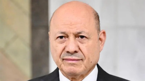 الرئيس اليمني يشيد بالعمليات العسكرية ضد الحوثيين الرئيس اليمني يشيد بالعمليات العسكرية ضد الحوثيين