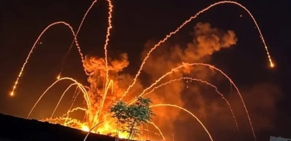 بالفيديو انفجارات ضخمة في موقع للجيش السوري في ريف حلب بالفيديو انفجارات ضخمة في موقع للجيش السوري في ريف حلب