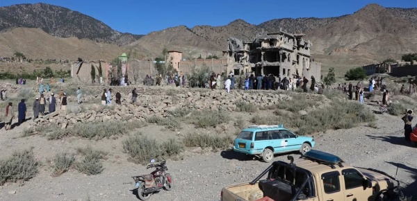 باكستان تقصف 3 مواقع في أفغانستان وتعلن مقتل 28 شخصا باكستان تقصف 3 مواقع في أفغانستان وتعلن مقتل 28 شخصا
