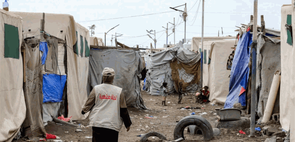 مع تصاعد المواجهات نزوح جماعي في غرب اليمن مع تصاعد المواجهات نزوح جماعي في غرب اليمن