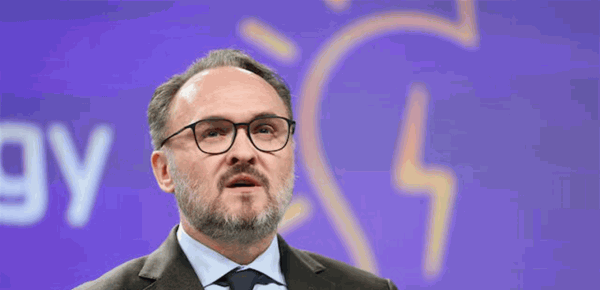 مفوض الطاقة الأوروبي يحذر من أزمة أسعار ويطلب من الدول كبح الطلب مفوض الطاقة الأوروبي يحذر من أزمة أسعار ويطلب من الدول كبح الطلب