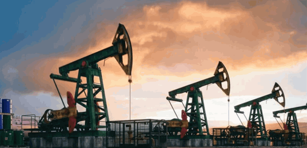برنت ينهي الأسبوع فوق 104 دولارات للبرميل والخام الأميركي يخسر 8 في أسبوع