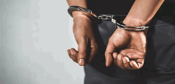 ارتبط اسمه بعمليات اعتقال وتعذيب من ضمنهم الطفل حمزة الخطيب القبض على ضابط بارز من عهد الأسد صورة