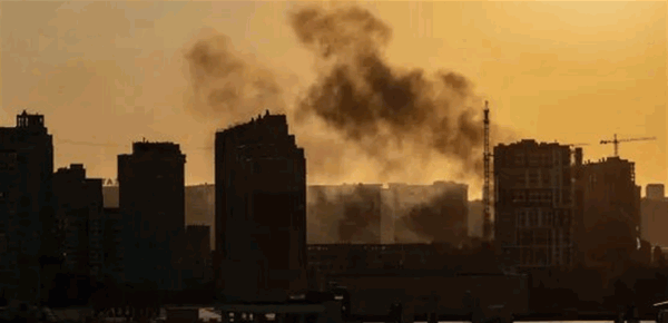 غارات روسية تستهدف جسرا في كييف وسفينة شحن وعدة مدن أوكرانية