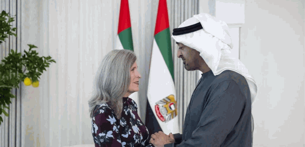 محمد بن زايد يبحث مع سيناتور أميركي تعزيز الشراكة وقضايا أمن المنطقة محمد بن زايد يبحث مع سيناتور أميركي تعزيز الشراكة وقضايا أمن المنطقة
