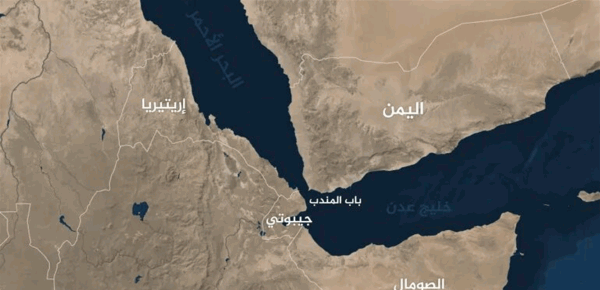 الجيش اليمني يفرض سيطرته النارية على باب المندب ويحاصر الحوثيين