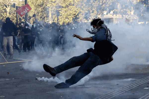 لماذا تستمر احتجاجات الطلاب في فرنسا رغم وعود الحكومة لماذا تستمر احتجاجات الطلاب في فرنسا رغم وعود الحكومة