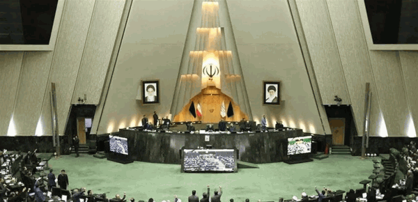 بسبب الظروف الراهنة البرلمان الإيراني يصو ت إلكتروني ا على وزير الدفاع المقترح بسبب الظروف الراهنة البرلمان الإيراني يصو ت إلكتروني ا على وزير الدفاع المقترح