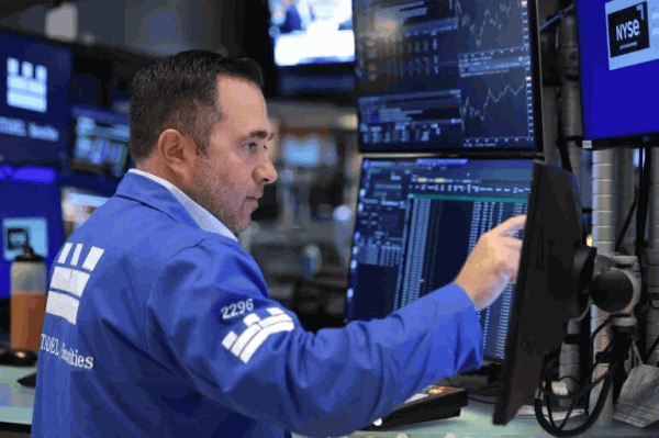 الدولار يقفز إلى أعلى مستوى في 18 شهرا ماذا يحدث الدولار يقفز إلى أعلى مستوى في 18 شهرا ماذا يحدث