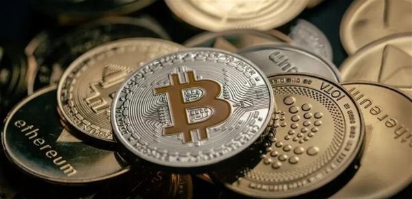 عملة بيتكوين تهبط لأدنى مستوى في أكثر من 3 أشهر