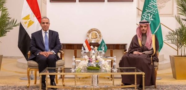 وزيرا خارجية السعودية ومصر يناقشان جهود خفض التصعيد في المنطقة