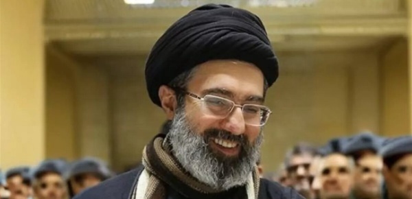 عبر وسيط رسالة خاصة من قائد الجيش الباكستاني إلى مجتبى خامنئي عبر وسيط رسالة خاصة من قائد الجيش الباكستاني إلى مجتبى خامنئي