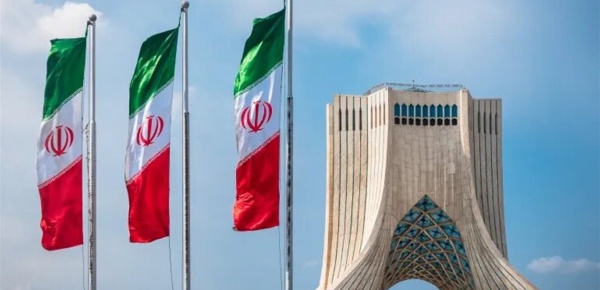 إيران تعيد فتح مجالها الجوي وتستأنف حركة الملاحة الجوية إيران تعيد فتح مجالها الجوي وتستأنف حركة الملاحة الجوية