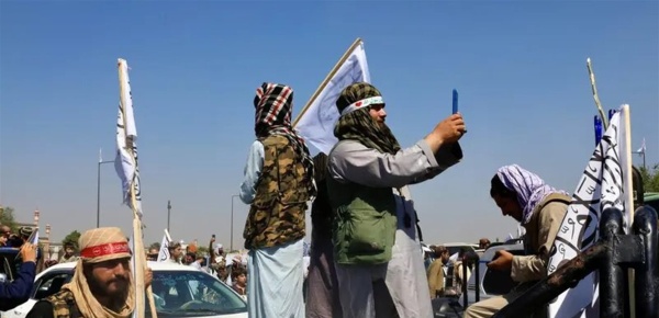قرار جديد يلاحق الموظفين والطلاب في أفغانستان هذا ما صدر عن زعيم طالبان قرار جديد يلاحق الموظفين والطلاب في أفغانستان هذا ما صدر عن زعيم طالبان