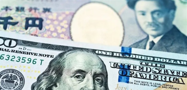 الدولار يقترب من أدنى مستوى في 10 أيام
