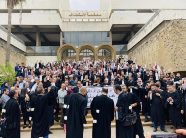 محامو البيضاء يعودون إلى المحاكم بعد أشهر من التوقف والملف المهني لم ي حسم بعد