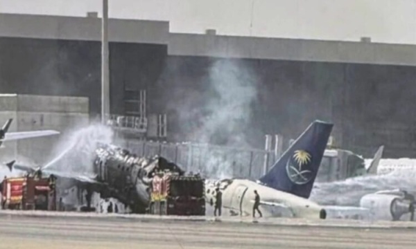 السعودية تعلن مقتل 12 شخصا وإصابة 309 في هجوم بصاروخ للحوثيين على مطار الرياض السعودية تعلن مقتل 12 شخصا وإصابة 309 في هجوم بصاروخ للحوثيين على مطار الرياض