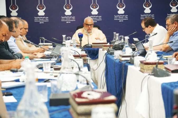 بعد جدل القندوح العدالة والتنمية يجدد دعمه لابن كيران ويعتبر الاعتذار دليلا على المسؤولية السياسية بعد جدل القندوح العدالة والتنمية يجدد دعمه لابن كيران ويعتبر الاعتذار دليلا على المسؤولية السياسية