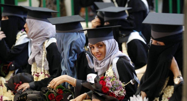 رئاسة جامعة صنعاء تتحدى القضاء وتحرم طالبة من وثائق تخرجها رئاسة جامعة صنعاء تتحدى القضاء وتحرم طالبة من وثائق تخرجها