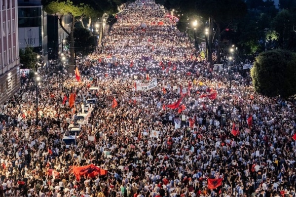 كوسوفو تترقب الحكم على ثاتشي كوسوفو تترقب الحكم على ثاتشي
