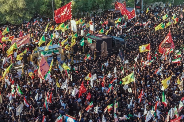 حشود واسعة تشارك في وداع خامنئي في العراق