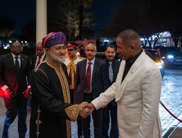 جلالة السلطان المعظم يزور مركز الألماس بغابرون جلالة السلطان المعظم يزور مركز الألماس بغابرون