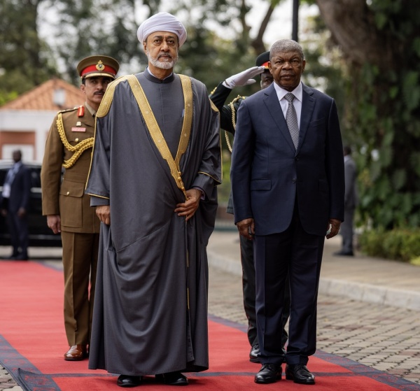تكريم ا لجلالة الس لطان الر ئيس الأنجولي ي قيم مأدبة غداء رسمي ة تكريم ا لجلالة الس لطان الر ئيس الأنجولي ي قيم مأدبة غداء رسمي ة