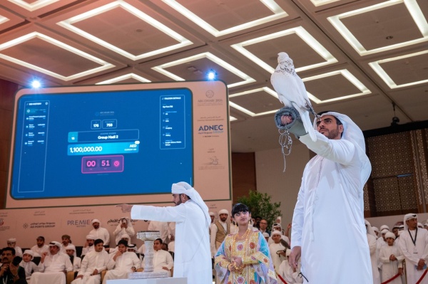 بـ2 1 مليون درهم أبو ظبي تسجل أعلى سعر في تاريخ مزادات الصقور عالميا بـ2 1 مليون درهم أبو ظبي تسجل أعلى سعر في تاريخ مزادات الصقور عالميا