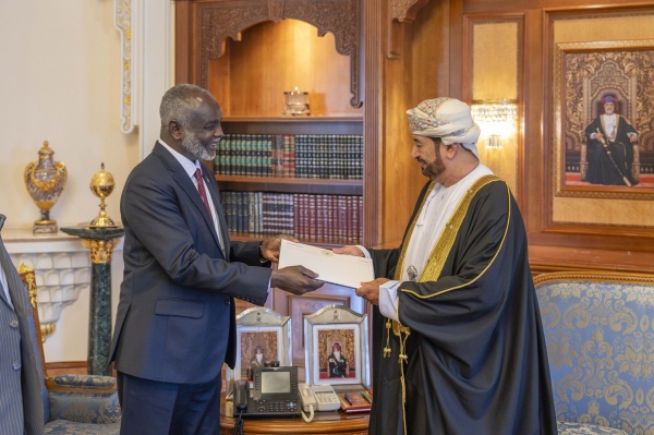 جلالة السلطان يتلقى رسالة خطية من رئيس مجلس السيادة الانتقالي السوداني جلالة السلطان يتلقى رسالة خطية من رئيس مجلس السيادة الانتقالي السوداني