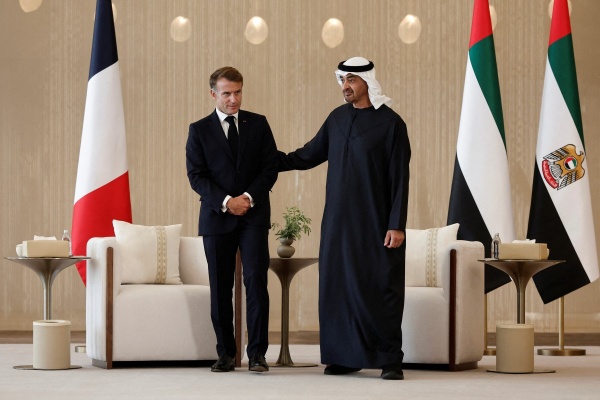 فرنسا ستحصل من الإمارات والبحرين على 200 ألف طن ديزل إضافية شهريا فرنسا ستحصل من الإمارات والبحرين على 200 ألف طن ديزل إضافية شهريا