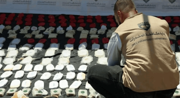 سوريا تضبط كبتاغون وgps وحشيش م خد ر أين الوجهة سوريا تضبط كبتاغون وgps وحشيش م خد ر أين الوجهة