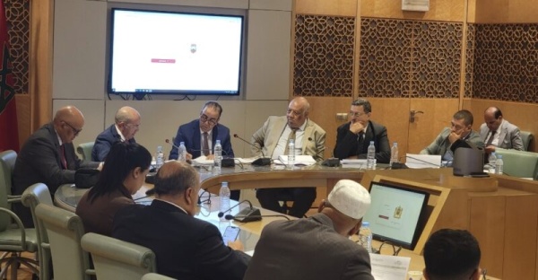 لجنة نيابية تخفف الغرامات ضد إطعام الحيوانات الضالة من 3000 إلى 2000 درهم لجنة نيابية تخفف الغرامات ضد إطعام الحيوانات الضالة من 3000 إلى 2000 درهم