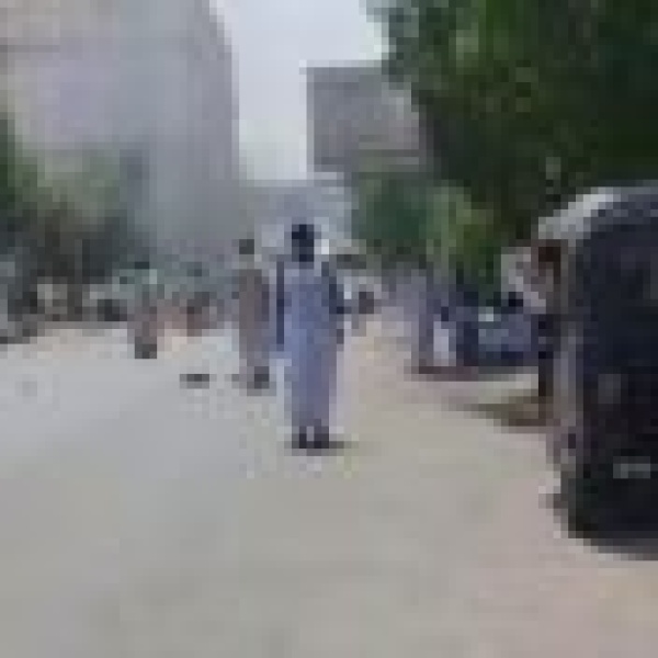 محتجون يغلقون شارع ا رئيسي ا في بورتسودان بعد مقتل شاب بـ طريقة بشعة محتجون يغلقون شارع ا رئيسي ا في بورتسودان بعد مقتل شاب بـ طريقة بشعة
