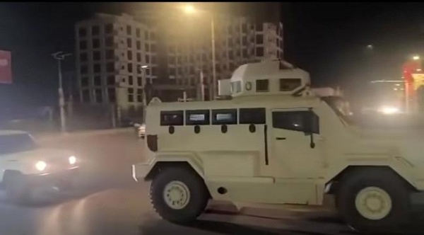 دفعت بلوائين عسكريين قوات درع الوطن تنتشر لتأمين المؤسسات الحكومية في عدن دفعت بلوائين عسكريين قوات درع الوطن تنتشر لتأمين المؤسسات الحكومية في عدن
