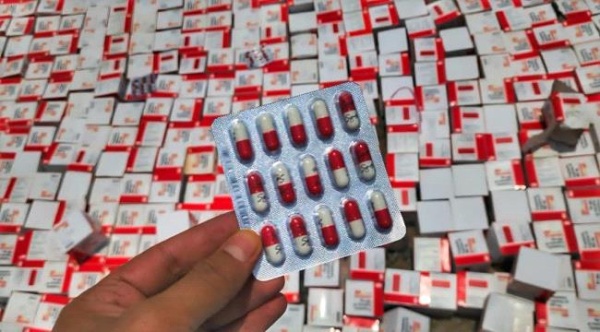 ضبط نحو 400 ألف قرص من البريجابالين في نقطة العلم بالعاصمة عدن ضبط نحو 400 ألف قرص من البريجابالين في نقطة العلم بالعاصمة عدن