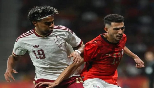 الفيفا يعاقب إسبانيا بسبب الهتافات المعادية للأسلام خلال مباراة مصر الفيفا يعاقب إسبانيا بسبب الهتافات المعادية للأسلام خلال مباراة مصر